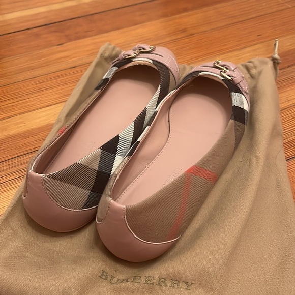 Burberry flats, EXCELLENT CONDITION, worn once. bag included - Picture 5 of 6